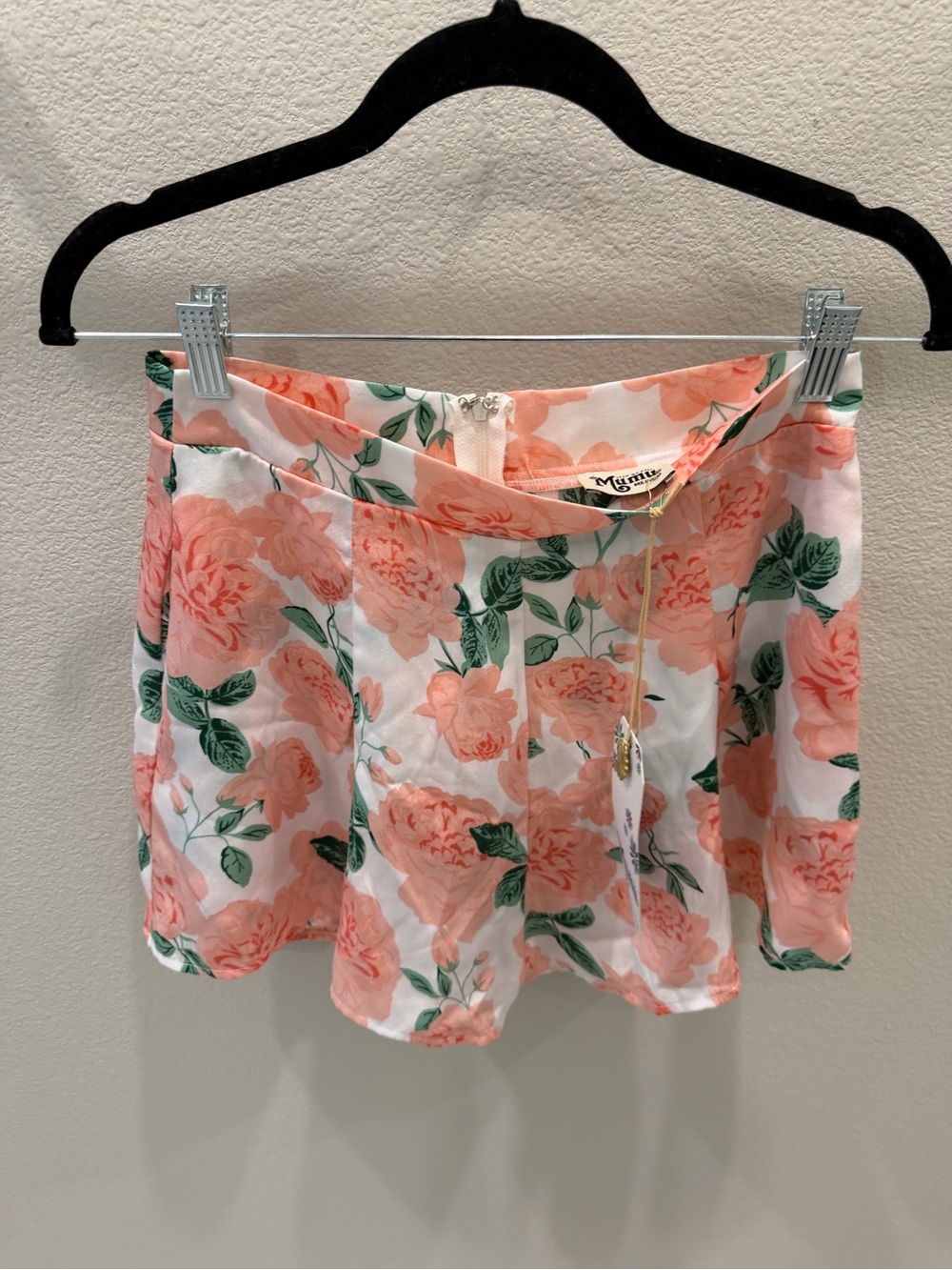 NWT Show me your mumu Floral White Overlay Shorts